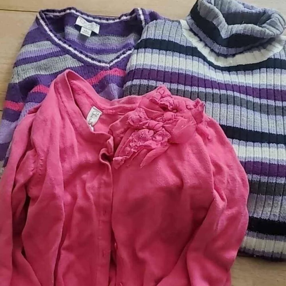 3 girls sweaters
